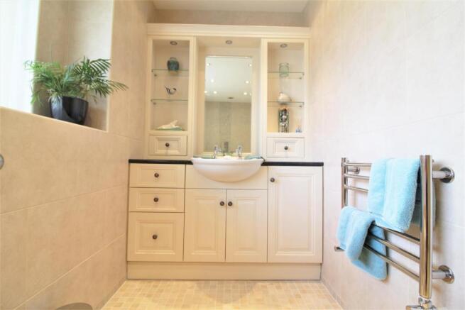 EN-SUITE TO MASTER BEDROOM