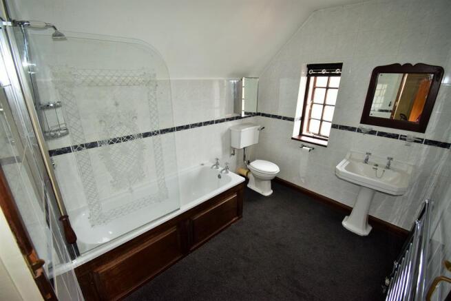 Large Bathroom 