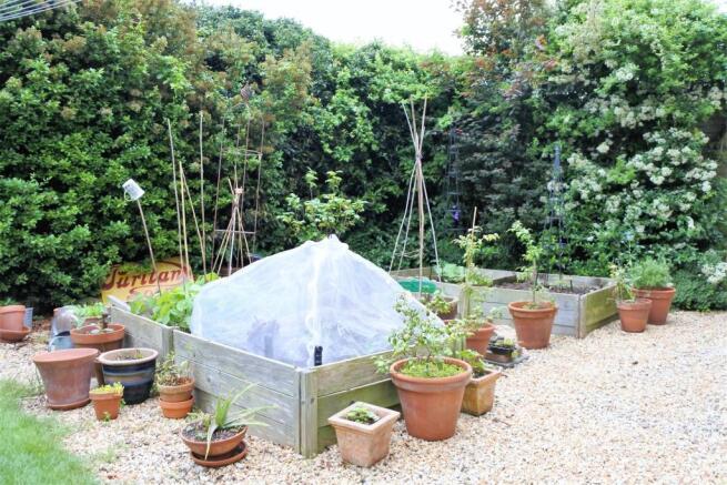 VEGETABLE/FRUIT GARDENS