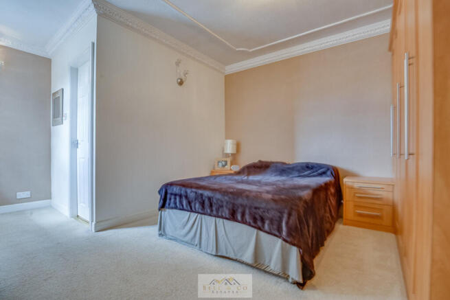 4 bed Detached Bungalow for sale Image 11