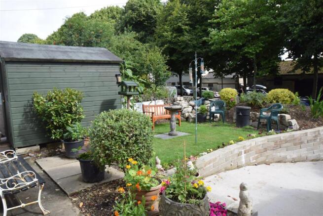 FRONT GARDEN