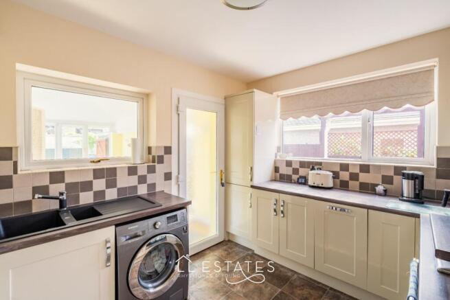 Ffordd Nant, Rhuddlan, LL18 2SW photo 4