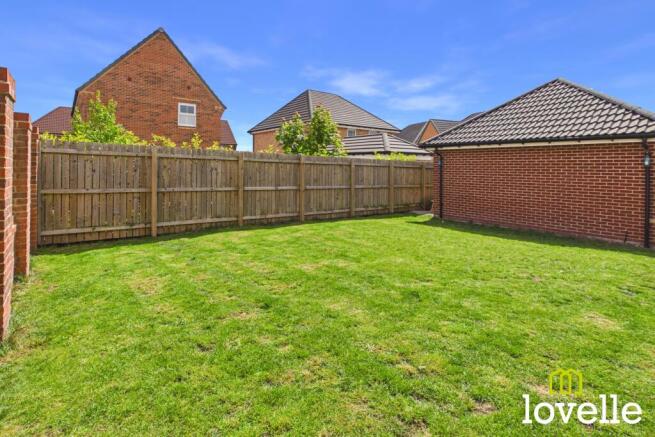 4 bed Detached for sale Image 8