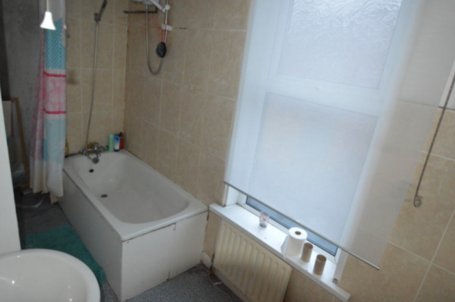4 bed House to rent Image 6