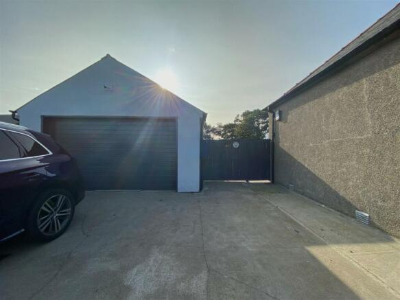 DOUBLE GARAGE