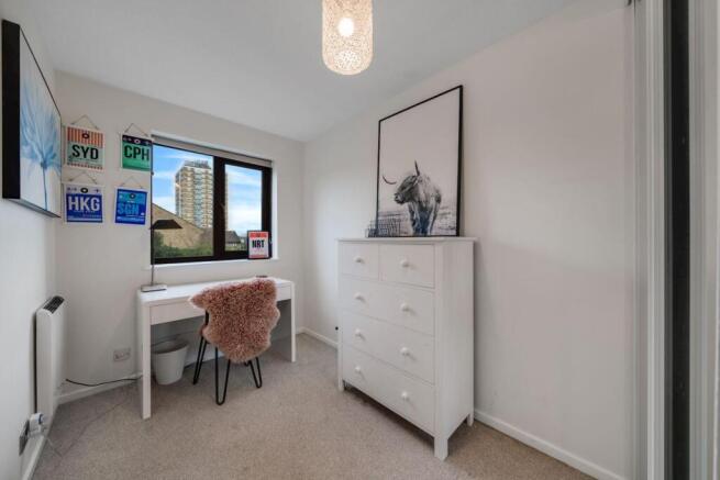 10-1aa581909 - PropWPen - NS - 2 Ashurst Close SE2