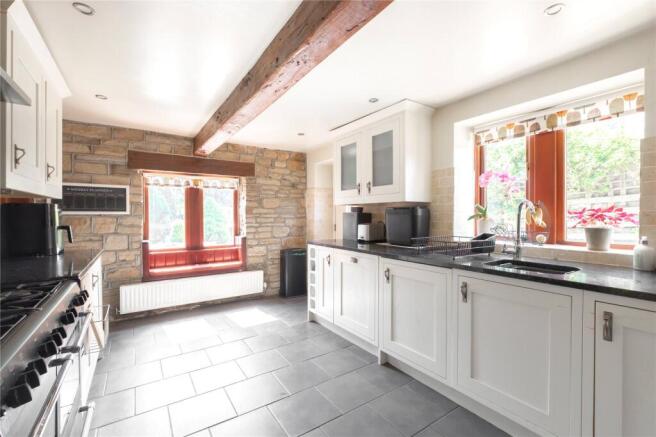 5 bed Semi-Detached for sale Image 10