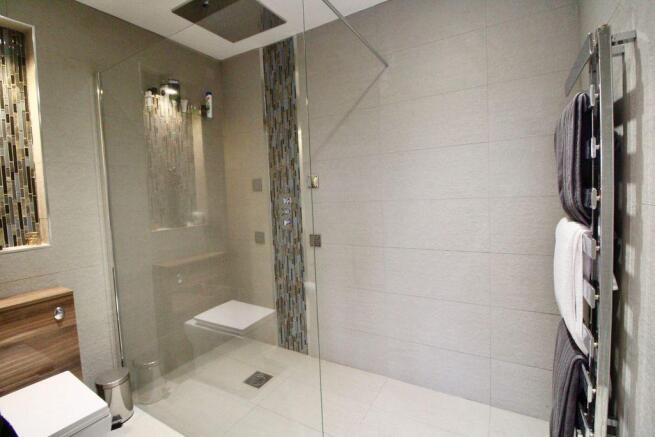 Ensuite to Bed 1