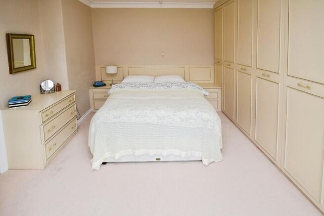 4 bed Semi-Detached for sale Image 8