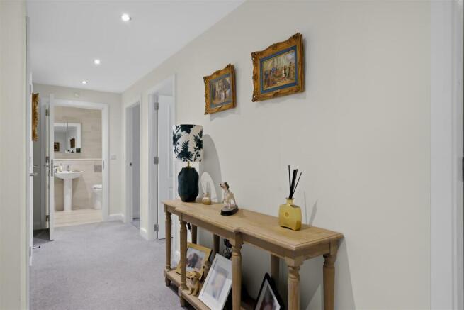 3 bed Apartment for sale Image 9