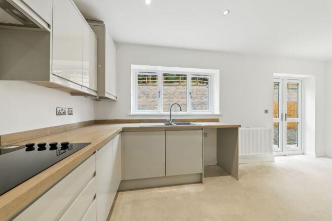 4 bed Detached for sale Image 8