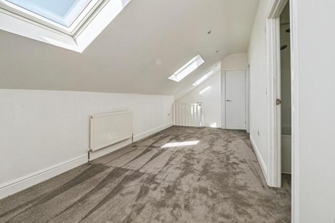 6 bed Detached for sale Image 11