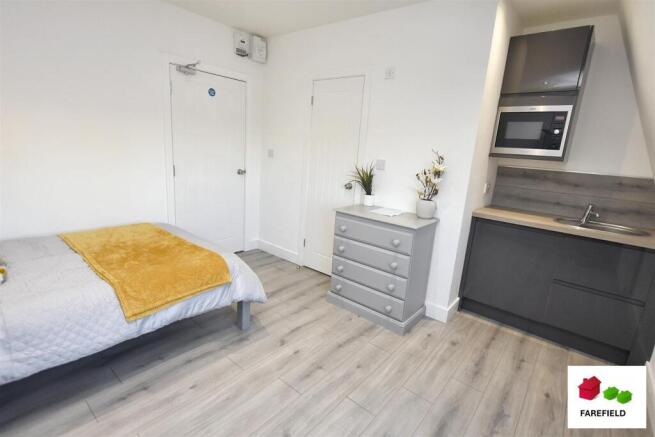 Room 8, 17 Barlow d.jpg