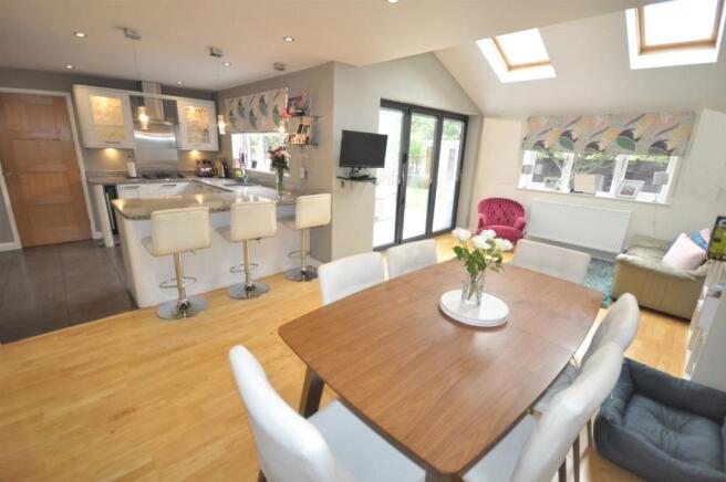 LIVING / DINING KITCHEN