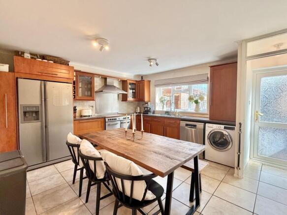 KITCHEN/BREAKFAST ROOM
