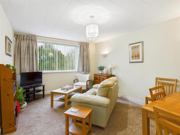 Coton Manor, Berwick Road, Shrewsbury photo 4