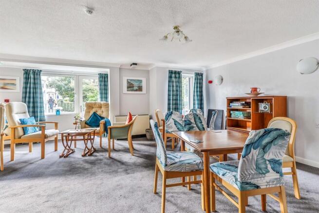1 bed Retirement Property to rent Image 8