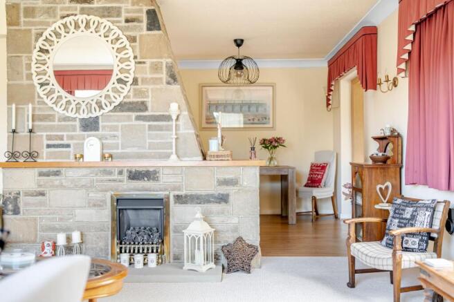 5 bed Detached for sale Image 10