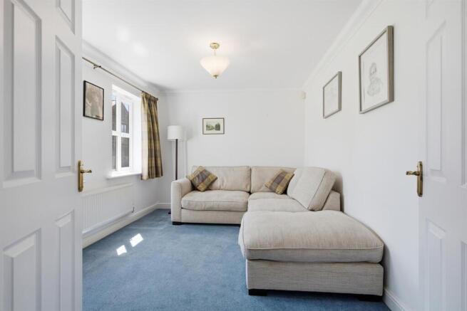 5 bed Detached for sale Image 9