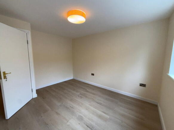 2 bed Flat to rent Image 11