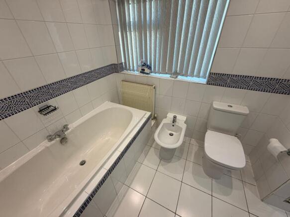 3 bed Detached Bungalow to rent Image 11