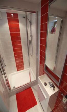 GROUND FLOOR SHOWER 