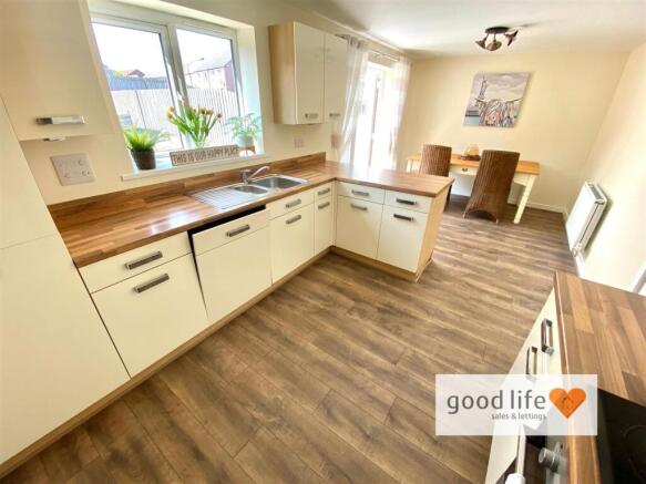 20260507_121641801_iOS61woodhamdrive.jpg