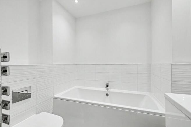 2 bed Apartment for sale Image 10