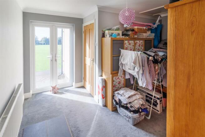 DRESSING ROOM