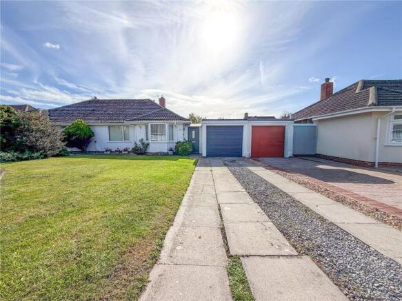 2-bed bungalow on Westfield Close, Burnham-on-Sea, Somerset, TA8, £299,950