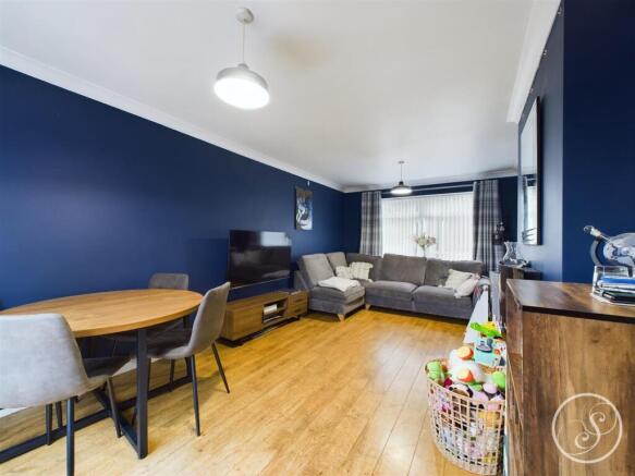 LOUNGE/DINER