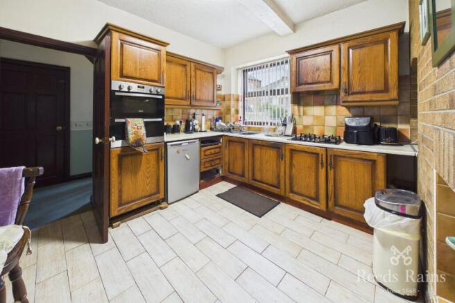 4 bed Detached for sale Image 6