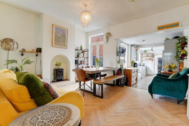 Fabulous family room & open plan kitchen