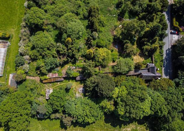 Wergs Hall Gardens-drone4.jpg