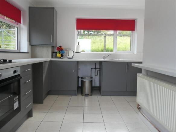 2 bed Detached Bungalow to rent Image 5