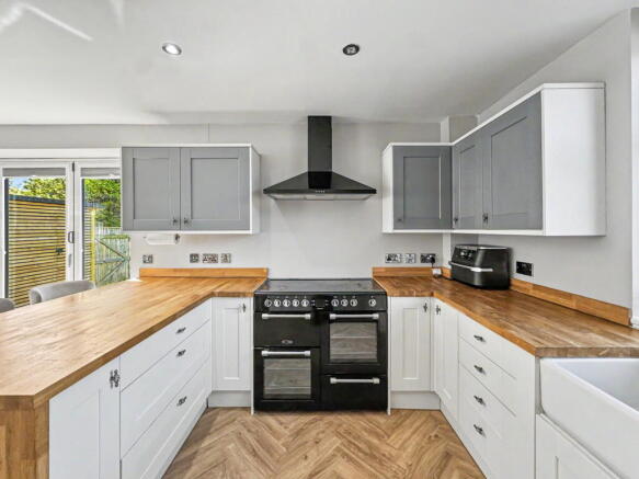 4 bed Detached for sale Image 8