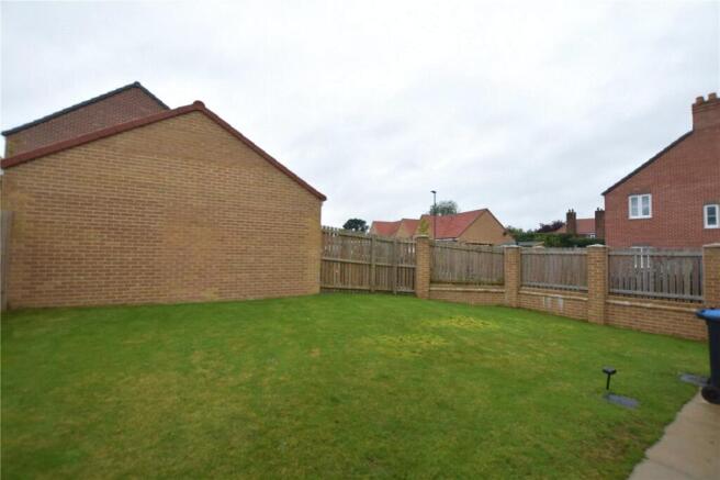 4 bed Detached for sale Image 11