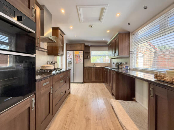 3 bed Semi-Detached for sale Image 5