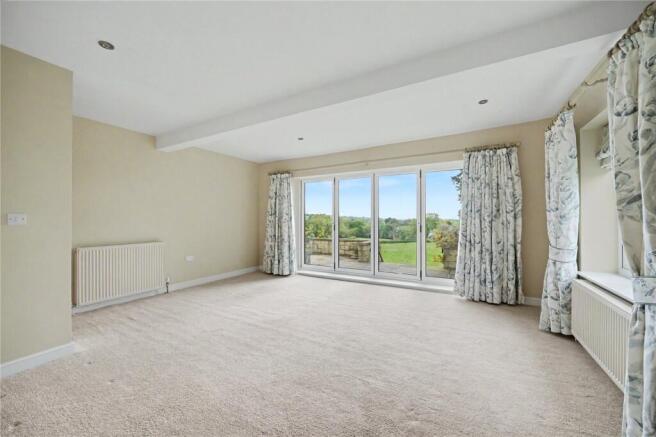 4 bed Bungalow for sale Image 9