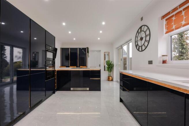 Kitchen/Breakfast Room