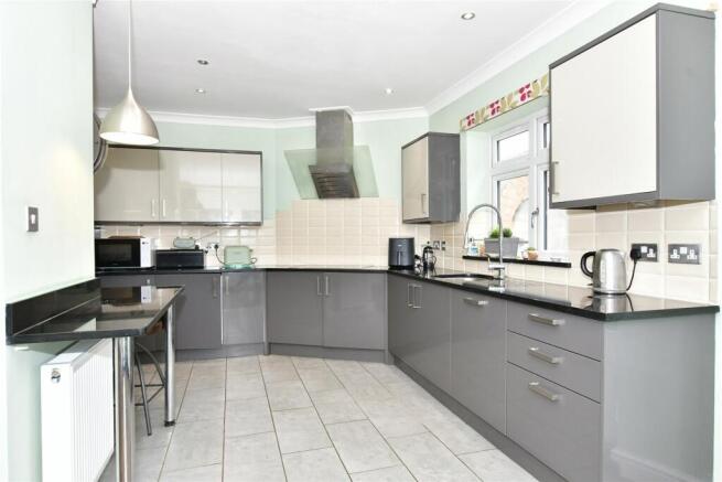 Kitchen/Breakfast Area