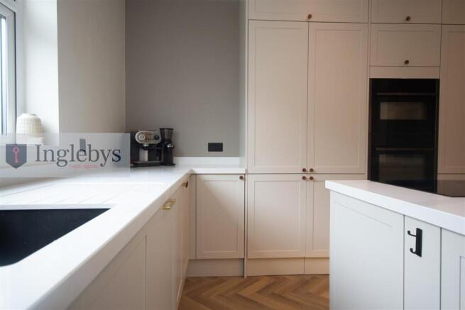 4 bed Detached for sale Image 11