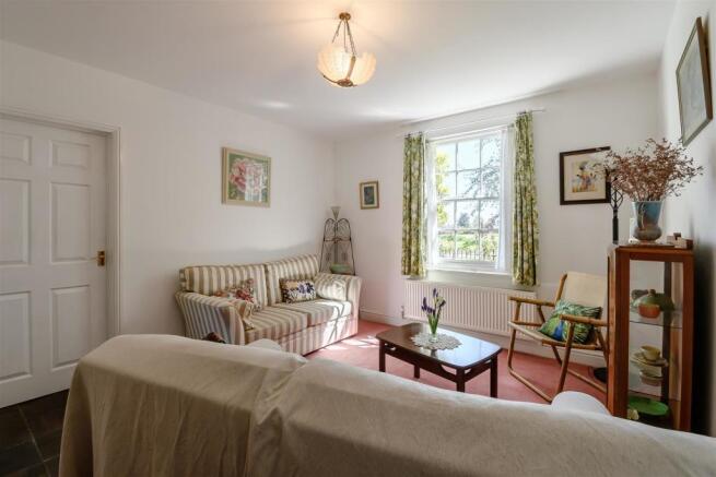 8460459-interior02.jpg