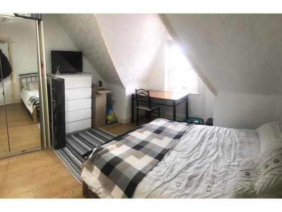 2 Flat for Rent on Marlborough Road