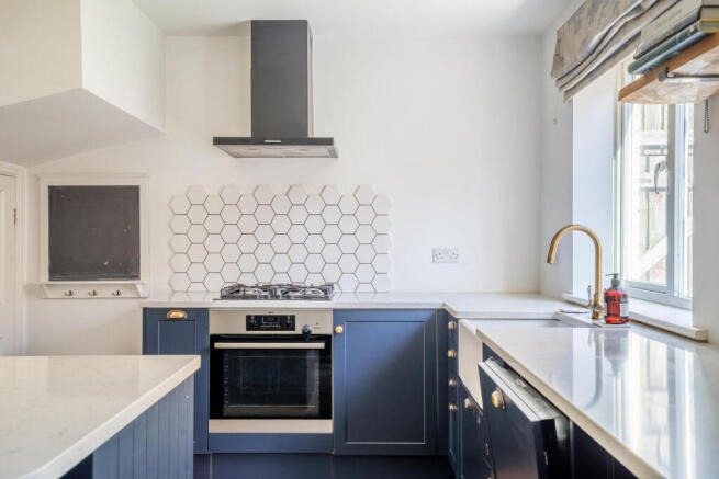 3 bed Semi-Detached for sale Image 8