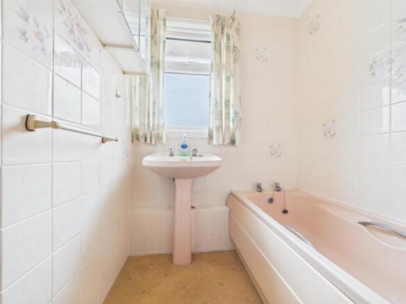2 bed Terraced for sale Image 8