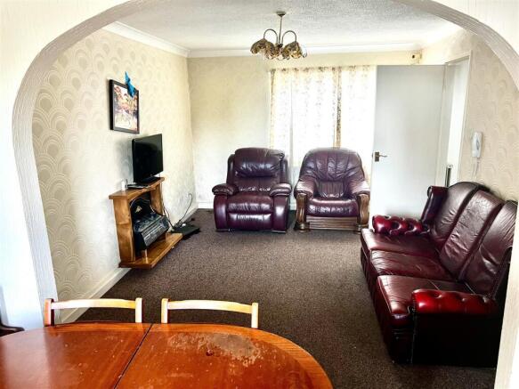 Living room 11.jpg