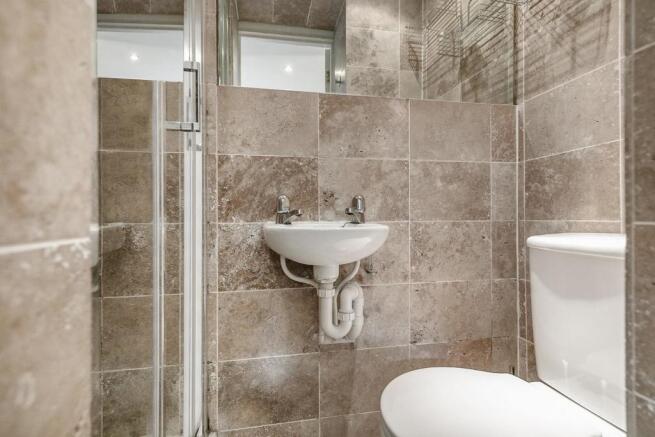 En-suite bathroom.jpg