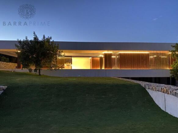 3+1 bedroom villa of contemporary architecture with sea views in Santa Bárbara