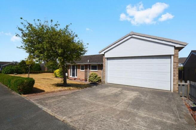 3 bed Detached Bungalow for sale Image 2
